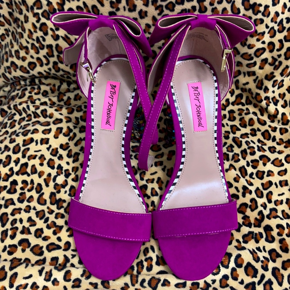 Betsey  Johnson Bow Sandals